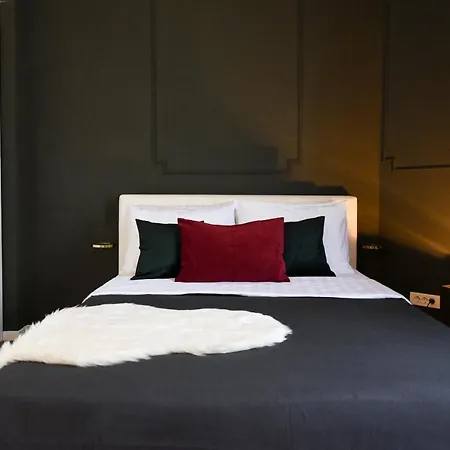 Brancovenian Elegance & Modern Comfort - Stunning 3br Near Cismigiu Apartman *